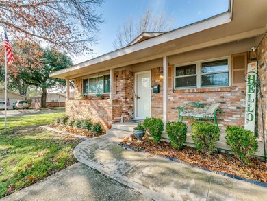 1113 Mary Dr, Hurst, TX 76053 - photo 3