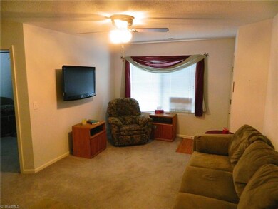 819 Belmont Dr unit 1D, High Point, NC 27263 - photo 3