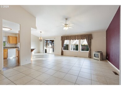 300 Ridgeway St, Sutherlin, OR 97479 - photo 6