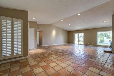 002_Family Room