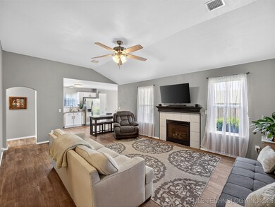 20401 E 42nd Place S, Broken Arrow, OK 74014 - photo 6