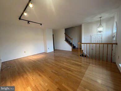 33 Hunting Horn Cir, Reisterstown, MD 21136 - photo 5