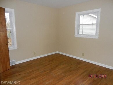 709 N Gordon St, Marshall, MI 49068 - photo 3