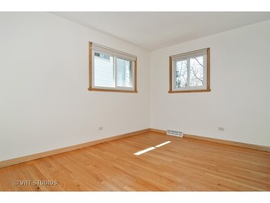 826 S Cedar Ave, Elmhurst, IL 60126 - photo 6