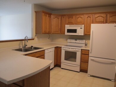 871 Kirkwood Dr, Grand Forks, ND 58201 - photo 5