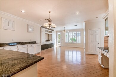 XL Large Kitchen , Granite Countertop , Family Ent