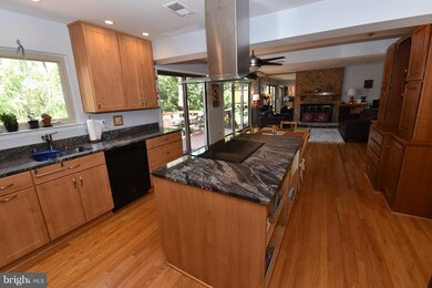 6721 Pine Creek Ct, McLean, VA 22101 - photo 3