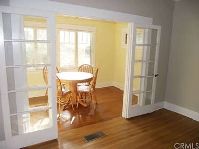 Light and bright sun room for either dining, or co
