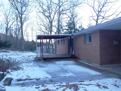 418 Mountain Ave, Tamaqua, PA 18252 - photo 2