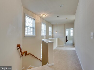 13945 Gullane Dr unit 117, Woodbridge, VA 22191 - photo 2