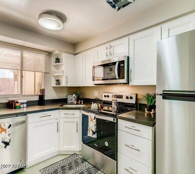 7659 E Minnezona Ave unit C14, Scottsdale, AZ 85251 - photo 5