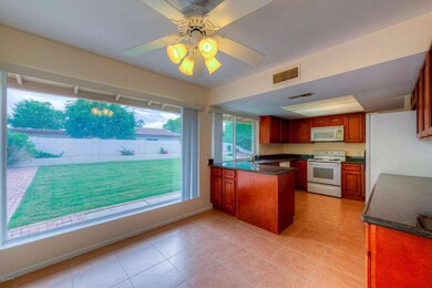005_Casual Dining and Kitchen