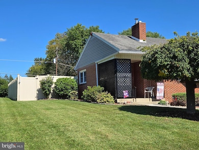 3325 Willow Grove Ave, Reading, PA 19605 - photo 5