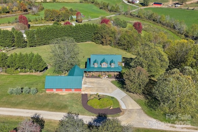 Mountain Retreat with BIG Views, Open Pastures, and Room to Roam!