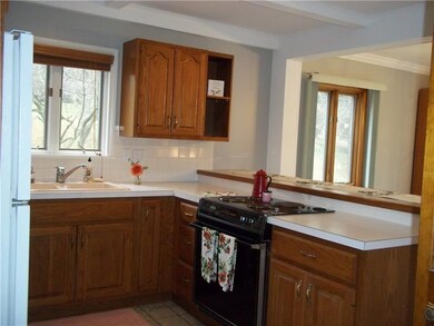 Nice little kitchen open to a large dinning room w