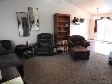 3221 SW Reindeer Ave, Redmond, OR 97756 - photo 5