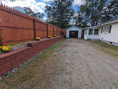 62 Duke St, Saint Johnsbury, VT 05819 - photo 3