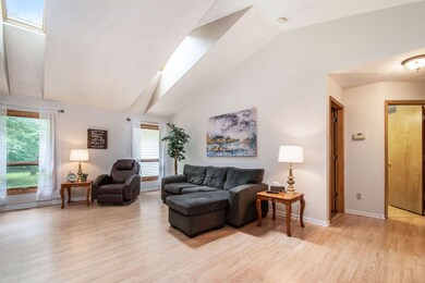 28815 Runkle St living room