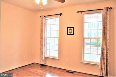 11917 Cliffrose Dr, Clarksburg, MD 20871 - photo 5