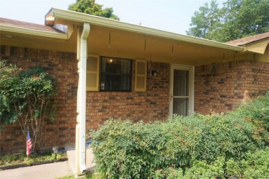 408 Hickory Dr, Henryetta, OK 74437 - photo 2