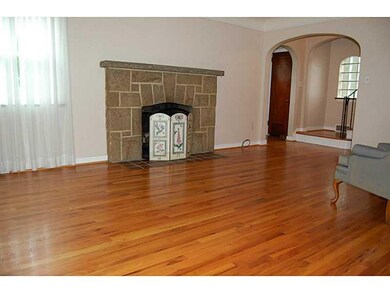 Living Room. *BEAUTIFUL HARDWOOD FLOORS*