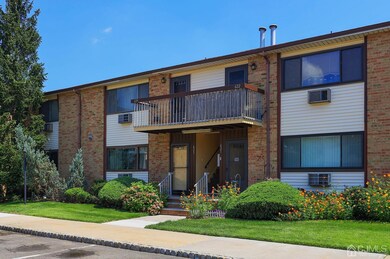 624 Cricket Ln, Woodbridge, NJ 07095 - photo 2