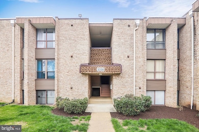 3330 Huntley Square Dr unit A1, Temple Hills, MD 20748 - photo 2