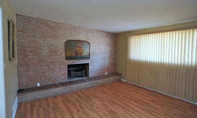 ROB_5823-001