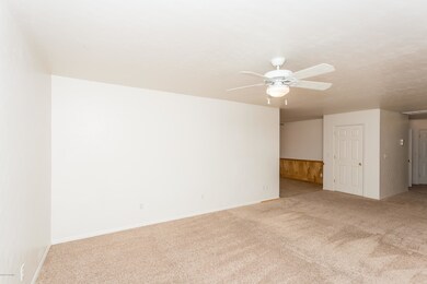 004_Living Room
