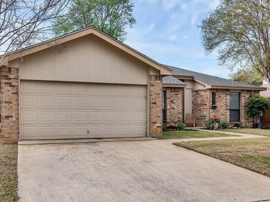 2020 Cedar Grove Ln, Bedford, TX 76021 - photo 3