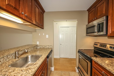 92 Eastern Ave unit 304, Manchester, NH 03104 - photo 4