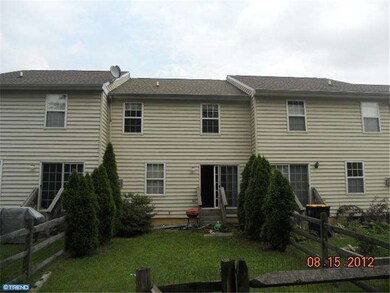 25 Village Ct, Wilmington, DE 19805 - photo 2