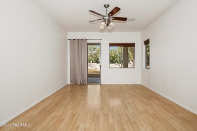 004_Living Room