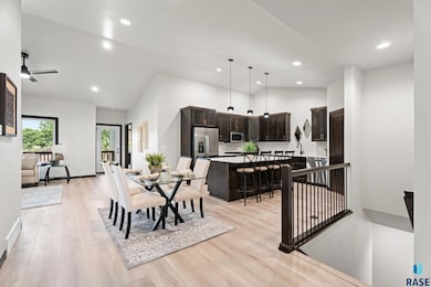 1109 S Foss Ave, Sioux Falls, SD 57110 - photo 3