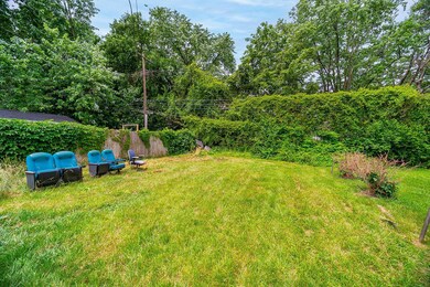 857 S Waverly St-4
