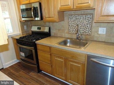 588 Lucia Ave, Baltimore, MD 21229 - photo 2