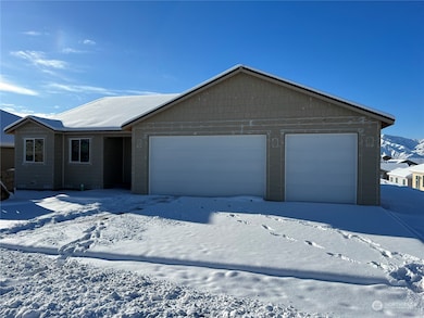 314 N Newark Ave, East Wenatchee, WA 98802 - photo 2
