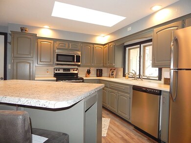 310 Toll Cir, Bluffton, IN 46714 - photo 3