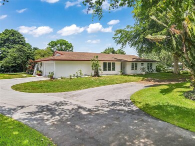 11121 SW 40th Ct, Davie, FL 33328 - photo 5