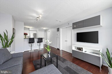 Metropolitan Condos unit 704, Washington, DC 20037 - photo 6