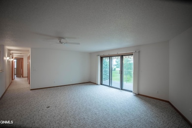 3333 Montreal St unit 304, Bismarck, ND 58503 - photo 2