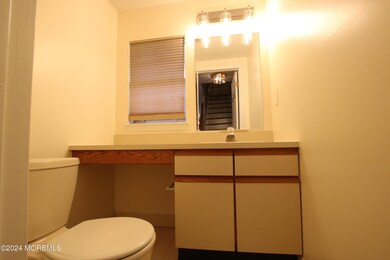 11 Horseshoe Ct, Tinton Falls, NJ 07753 - photo 7