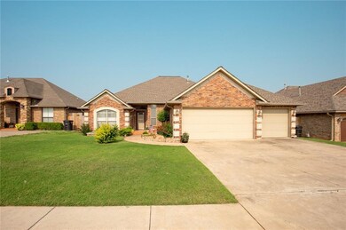901 Kelsi Dr, Moore, OK 73160 - photo 3