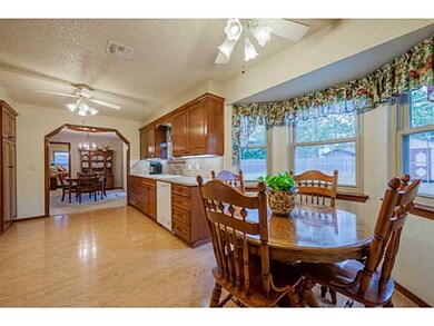 Dining Room. Formal Dinning