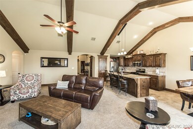 Lots of space for family and entertaining!!!