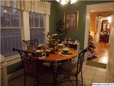 EATING AREA IN KITCHEN