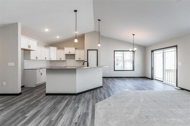 924 Crescent View Dr NE, Cedar Rapids, IA 52402 - photo 7