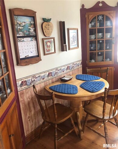 212 N Elmwood Ave, Davenport, IA 52802 - photo 5