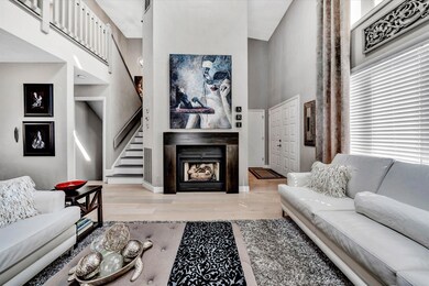 06-Living Room_Fireplace