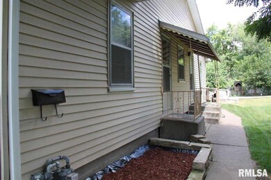 612 E Locust St, Davenport, IA 52803 - photo 2